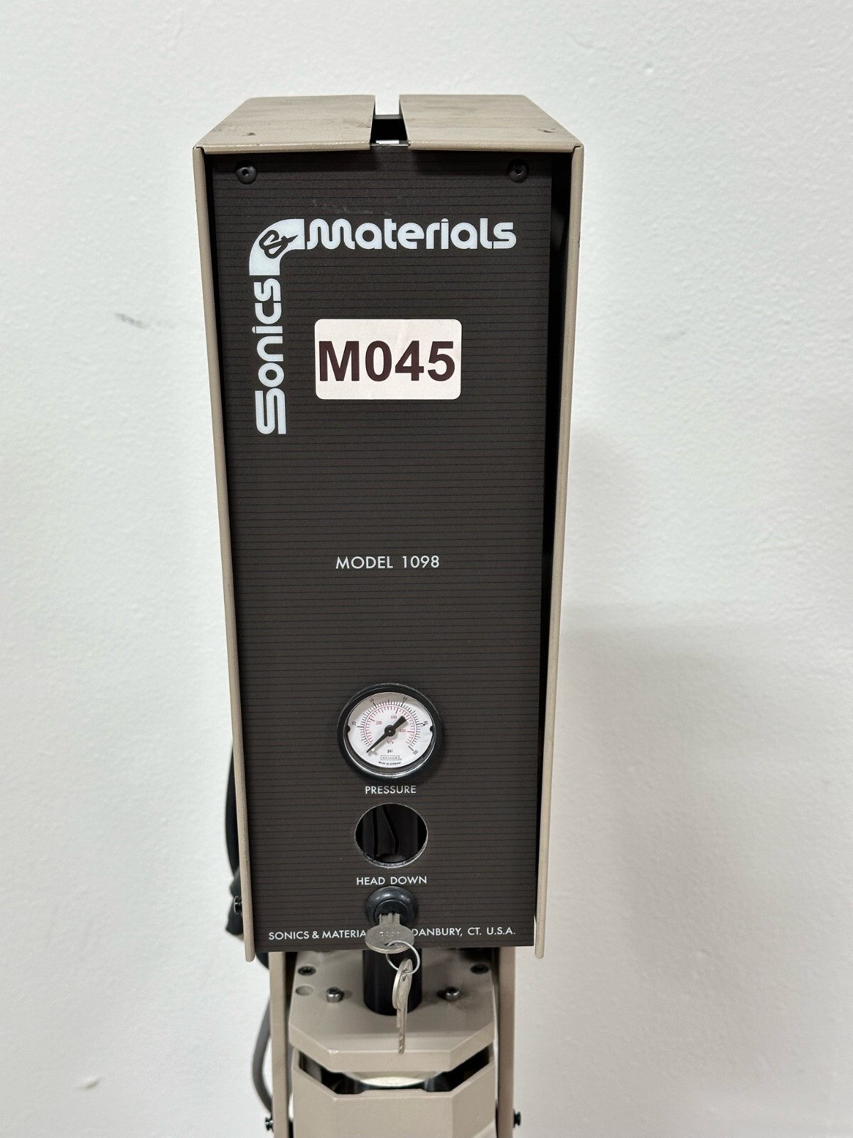 Sonics & Materials Model 1098 Ultrasonic Welding Machine