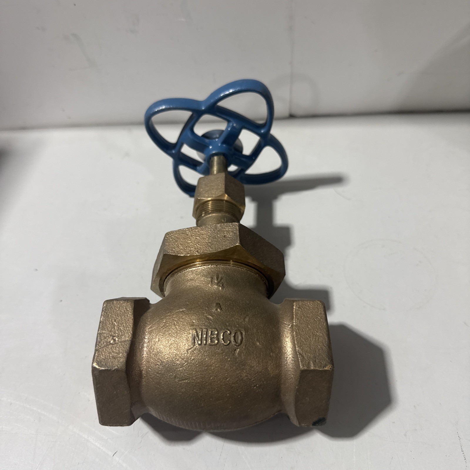 Nibco T-235-Y 1-1/4″ Bronze Globe Valve, 300 CWP, 150 SWP, NPT Threading – NEW