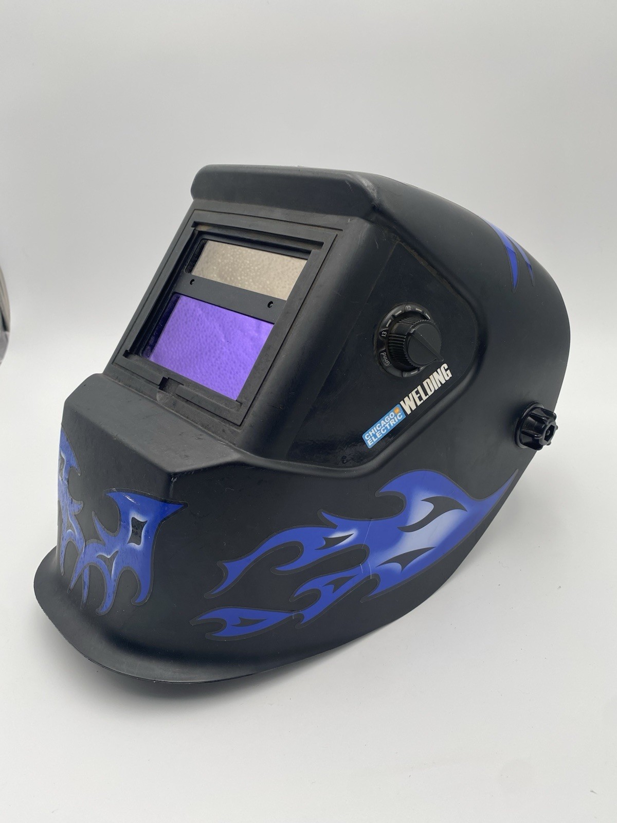 Chicago Electric Welding Auto-Darkening Helmet Shade 9-13 Variable