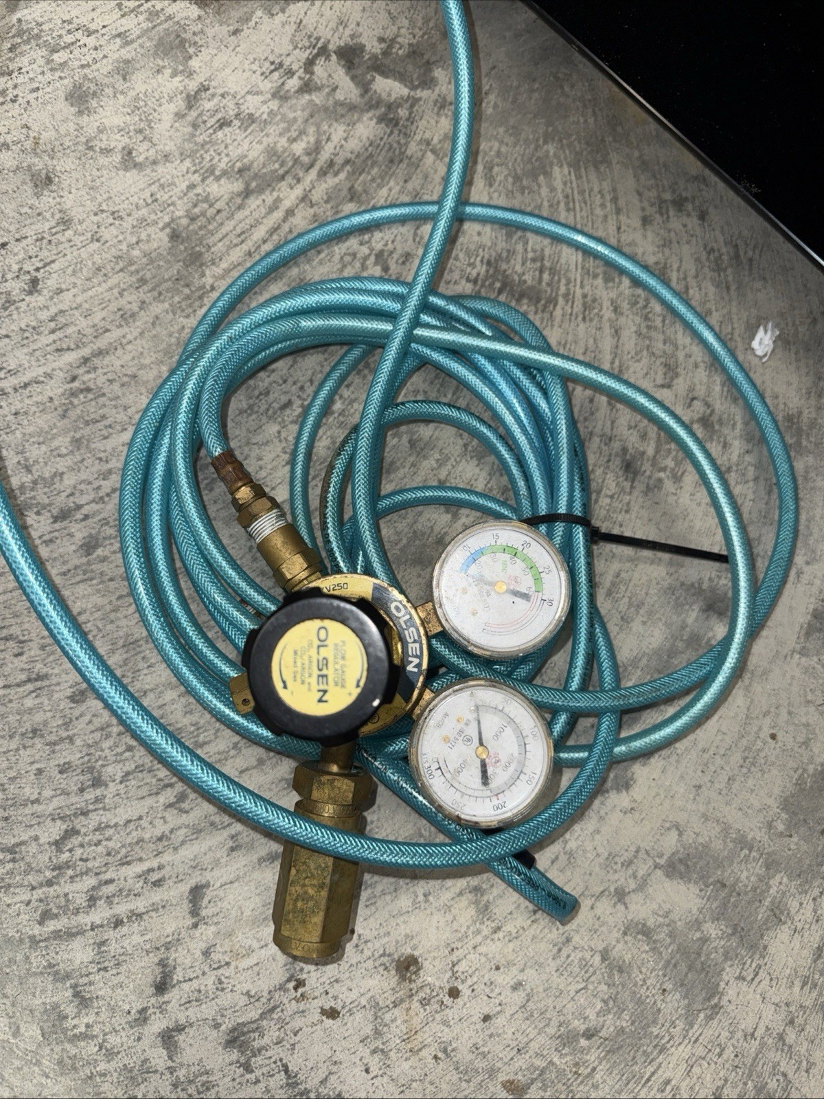 OLSEN CO2/Argon Flow Gauge Regulator With Husky Hose KV250