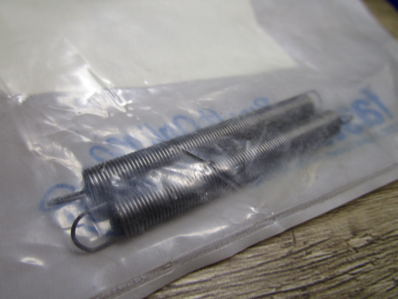 (2) 0.250″OD x 0.023″Wire 2-1/2″L Loop End 173-C Steel Music Wire Ext Spring