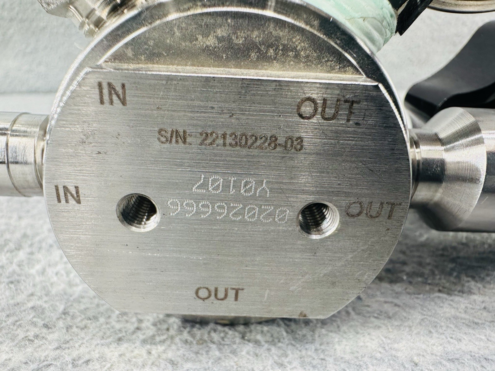 AIRGAS Y111213C320-AL – 316 SS Liquid Positive Seal Two Stage Regulator NEW (A)