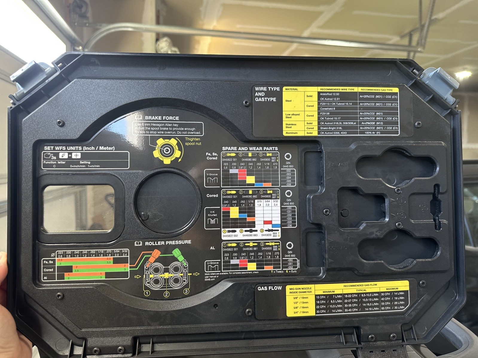 ESAB Robust Feed Pro – CC/CV Portable Wire Feeder