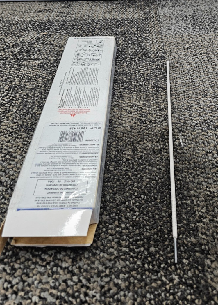 (QTY 2) Lincoln Electric ED030568 3/32″ x 14″ 7018AC-RSP The Welding Stick E7018