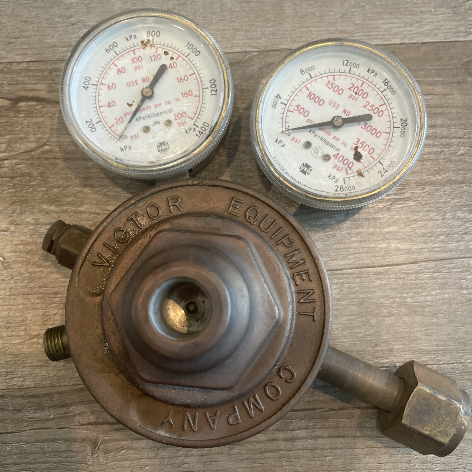 Victor SR Series Single Stage Heavy Duty Regulator w/Forged Brass + Delrin Cap