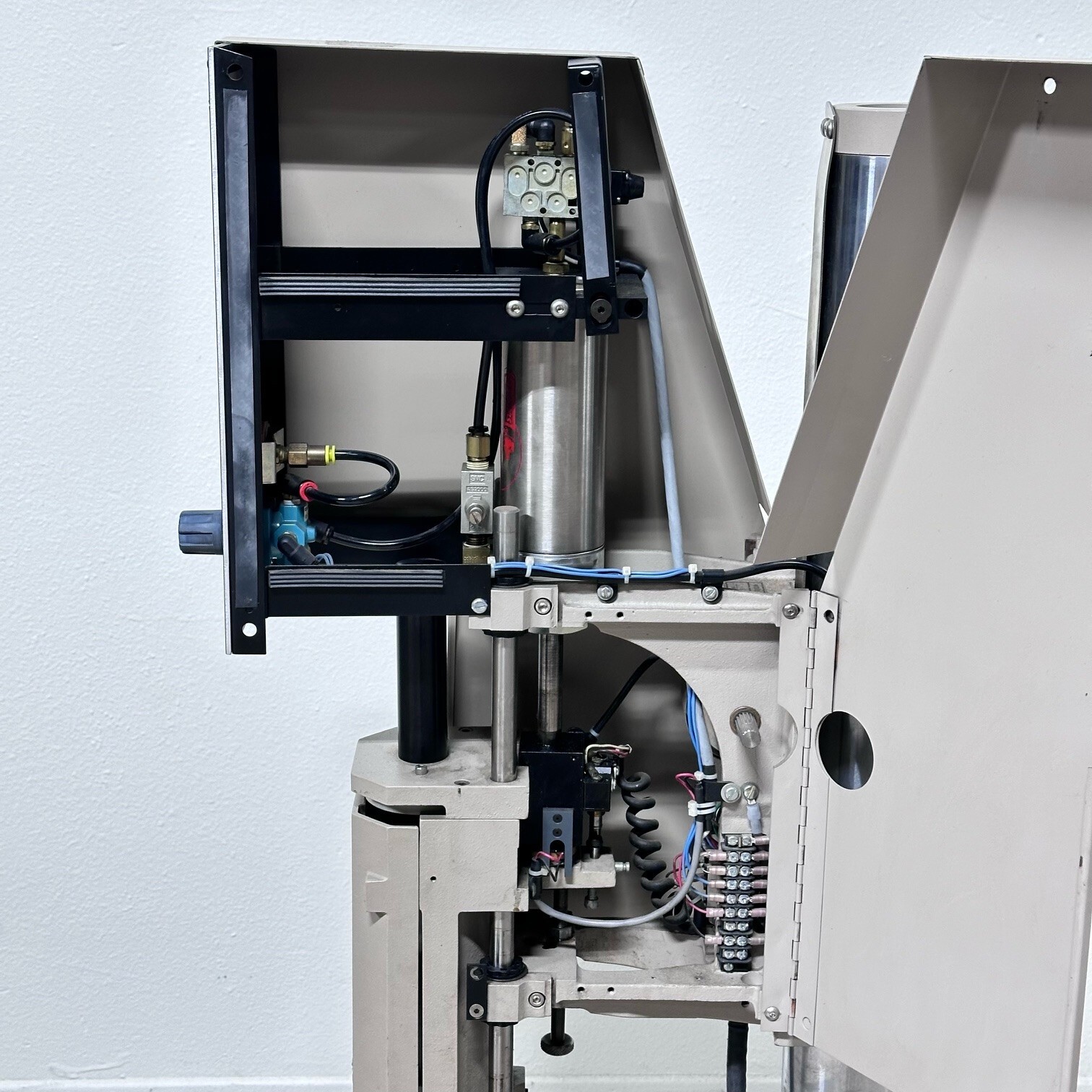 Sonics & Materials Model 1098 Ultrasonic Welding Machine