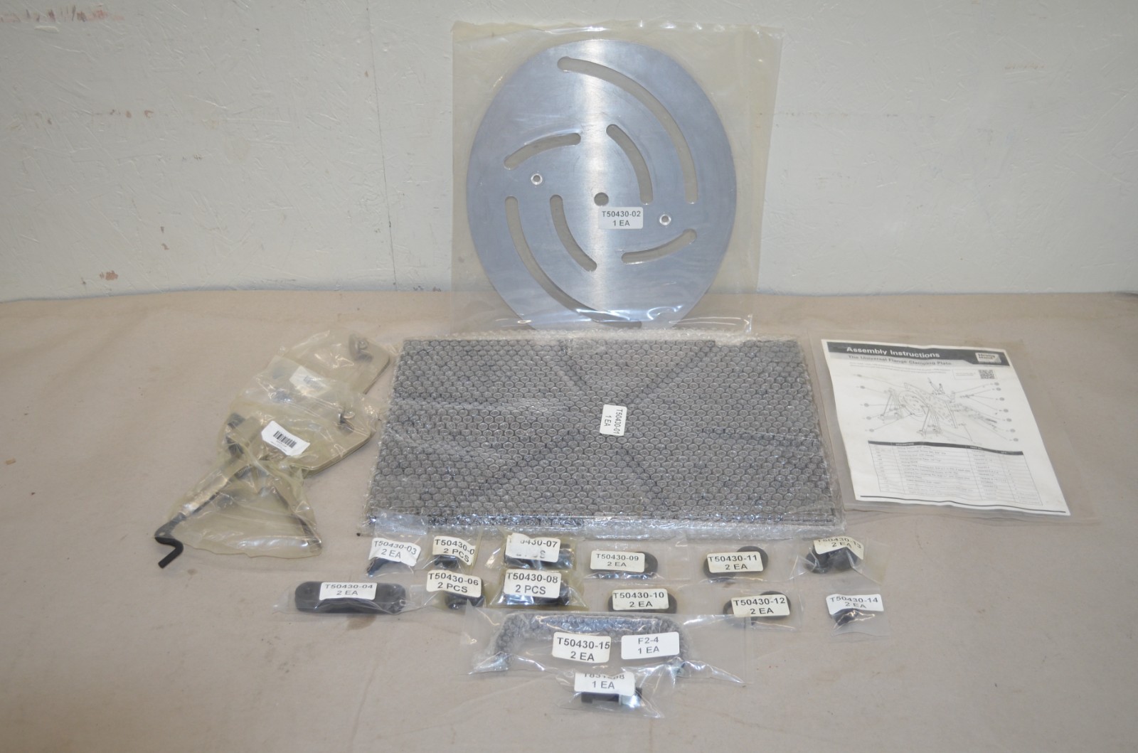 Strong Hand Tools BuildPro Universal Flange Clamping Plate T50430 Kit Unit 2