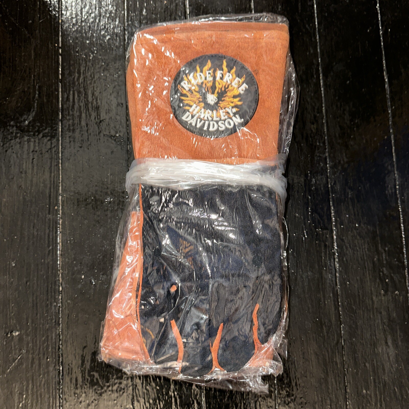 1 Pair of Harley Davidson “Ride Free” Welding Gloves, L