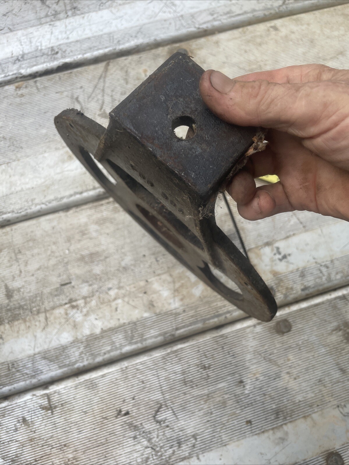 MILLER WELDER AEAD 200LE 200 ONAN BEARING PLATE