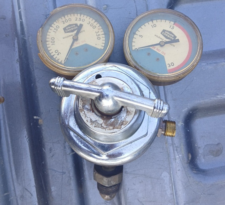 Purox Union Carbide Regulator With Gauges 0-400PSI 0-30PSI – P/N: R-207