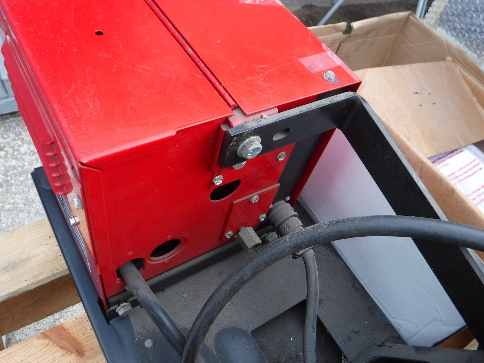Lincoln Electric LN7 Wire Feeder WITH SPOOL HOLDER AND SWIVEL BASE