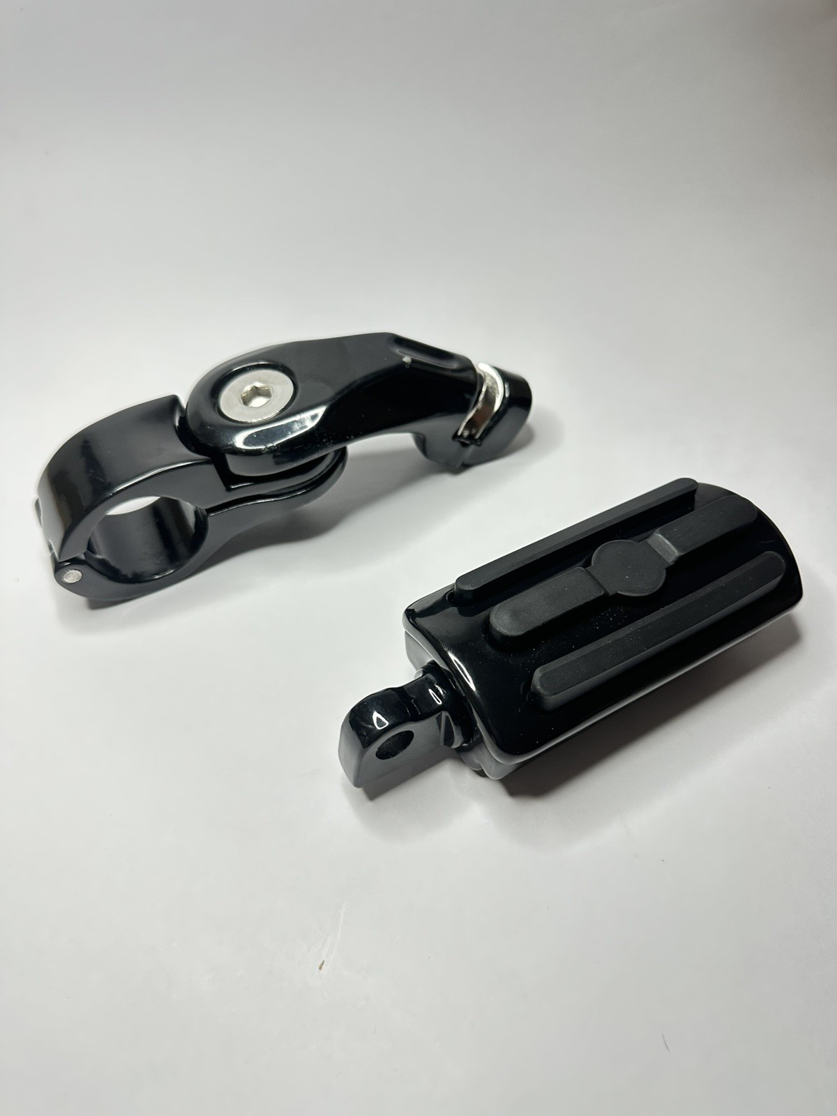 1 1/4″ ENGINE BAR HIGHWAY SHORT MOUNT FOOT PEGS PEDALS FIT for HARLEY-DAVIDSON