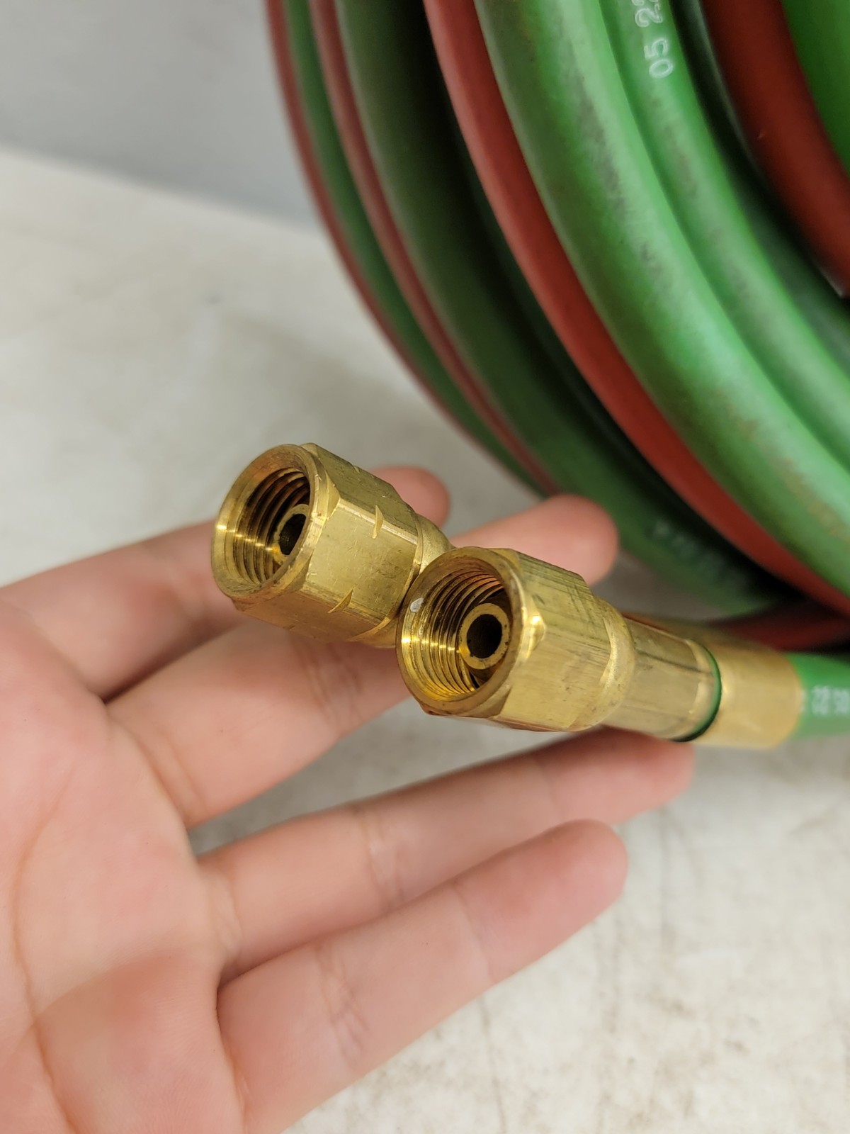 15 FEET Grade “T”- 1/4″ OxyFuel Welding & Cutting Twin Hose with BB Fittings