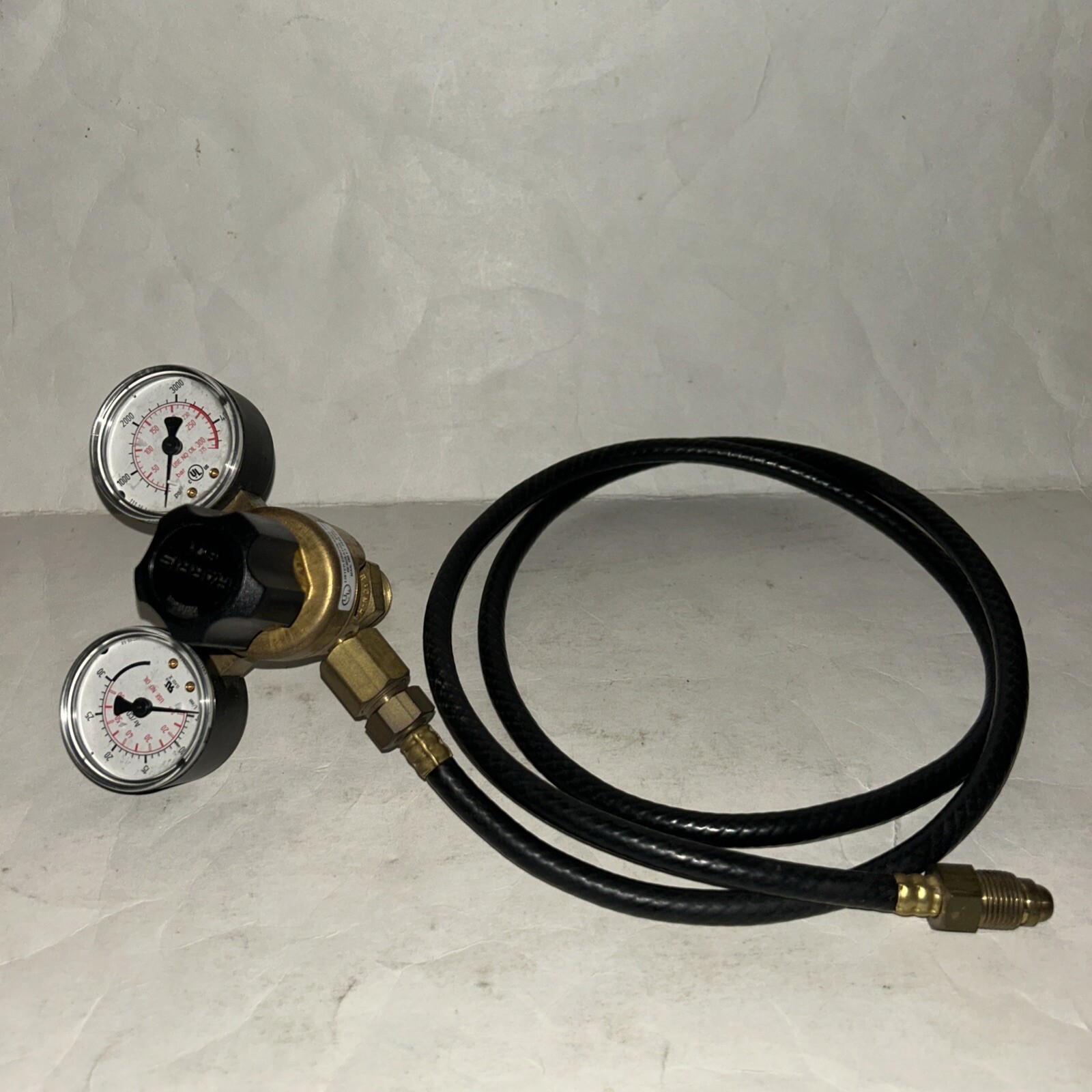 Harris gas shielding regulator for a welding torch (11777)