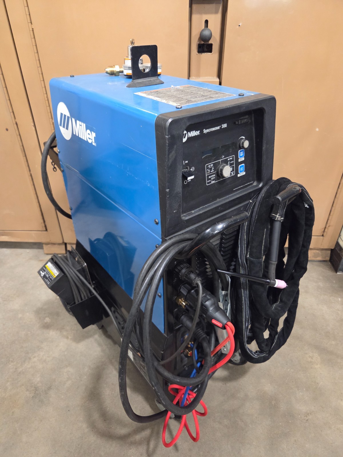 Miller Syncrowave 300 (Latest Model) TIG Runner Package AC/DC Pulse 548 Hours
