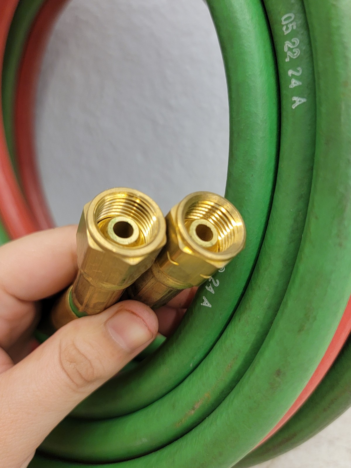 15 FEET Grade “T”- 1/4″ OxyFuel Welding & Cutting Twin Hose with BB Fittings