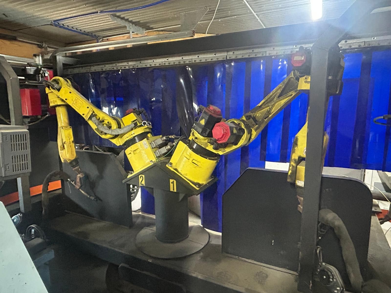 Lincoln Powered Robotic Welding Cell with Fanuc Robots by IPG Genesis Automation
