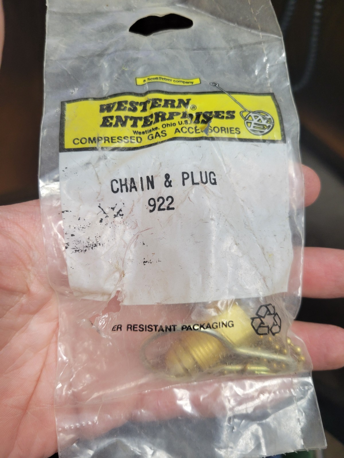 2EA OF WESTERN 922,Chain and Plug Assembly, 2-Pc Nut and Plug, Male, RH, 200 psi