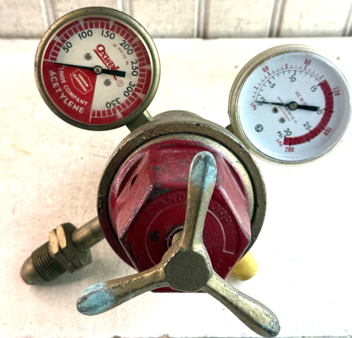 Oxweld Acetylene Regulator manufactured by the Linde Company / UNTESTED / USED