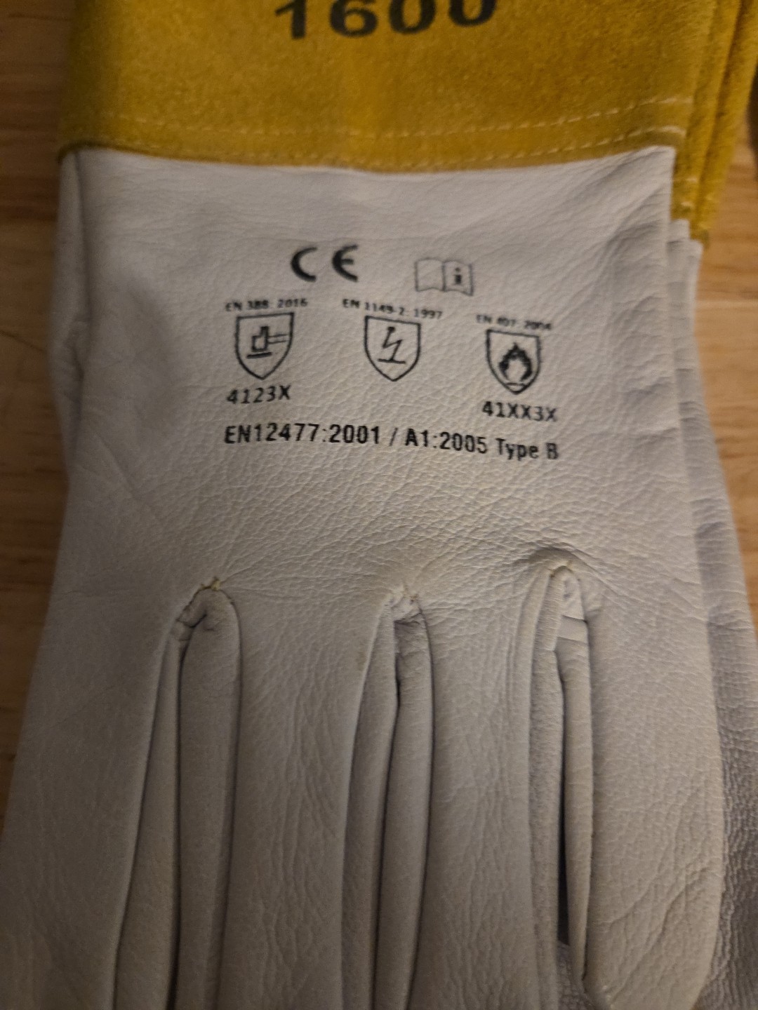 Caiman 1600-3 1600 TIG Welding Gloves Gauntlet Cuff Size Small 2 Pairs Goatskin