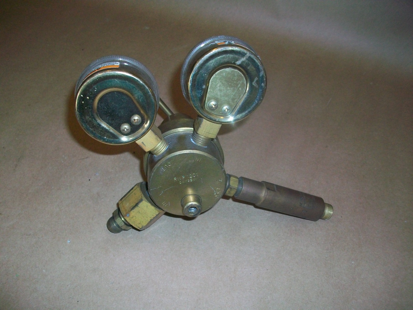 REXARC Oxygen Regulator Dual Gauge RWP 1201 / 0-4000 psi 0-200 psi USED