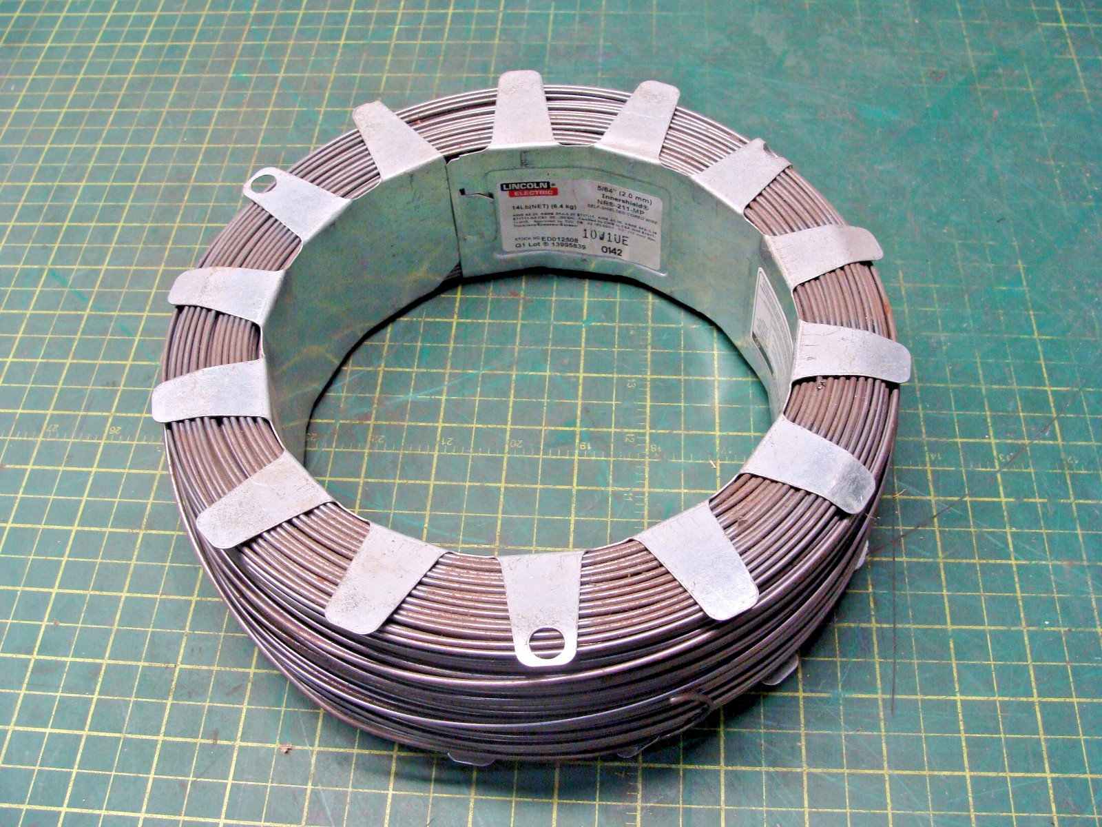 LINCOLN ELECTRIC WELDING WIRE NR-211-MP DIAMETER 5/64″, 14 POUNDS SOME LITE RUST