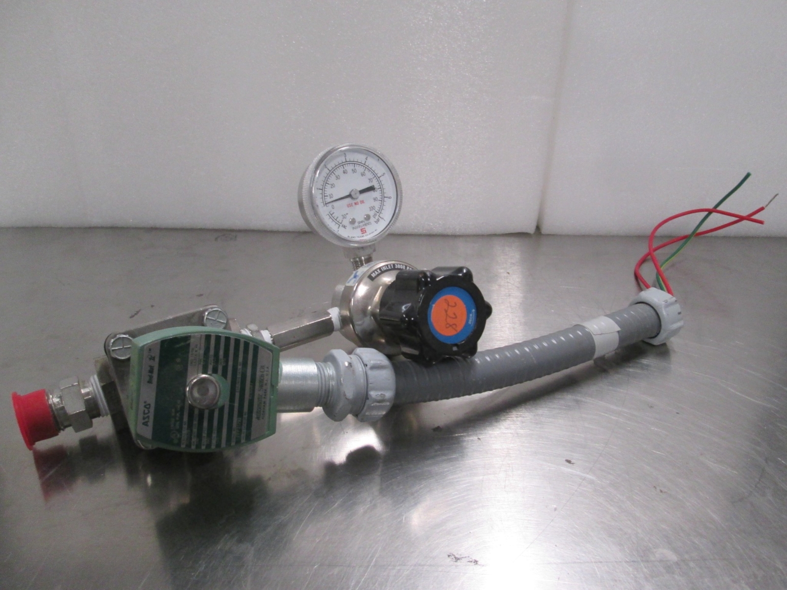 Veriflo Gas Regulator Assy, IR401S-4PB-V1-4, w/ 30-0-100 PSI Gauge, Used