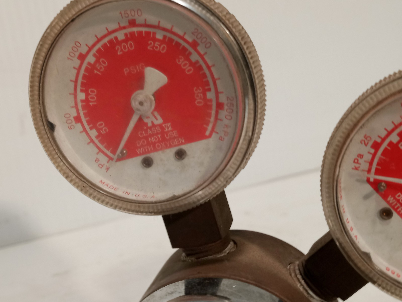 ESAB LO acetylene regulator CGA-510 dual gauge 0-400 PSI used as shown
