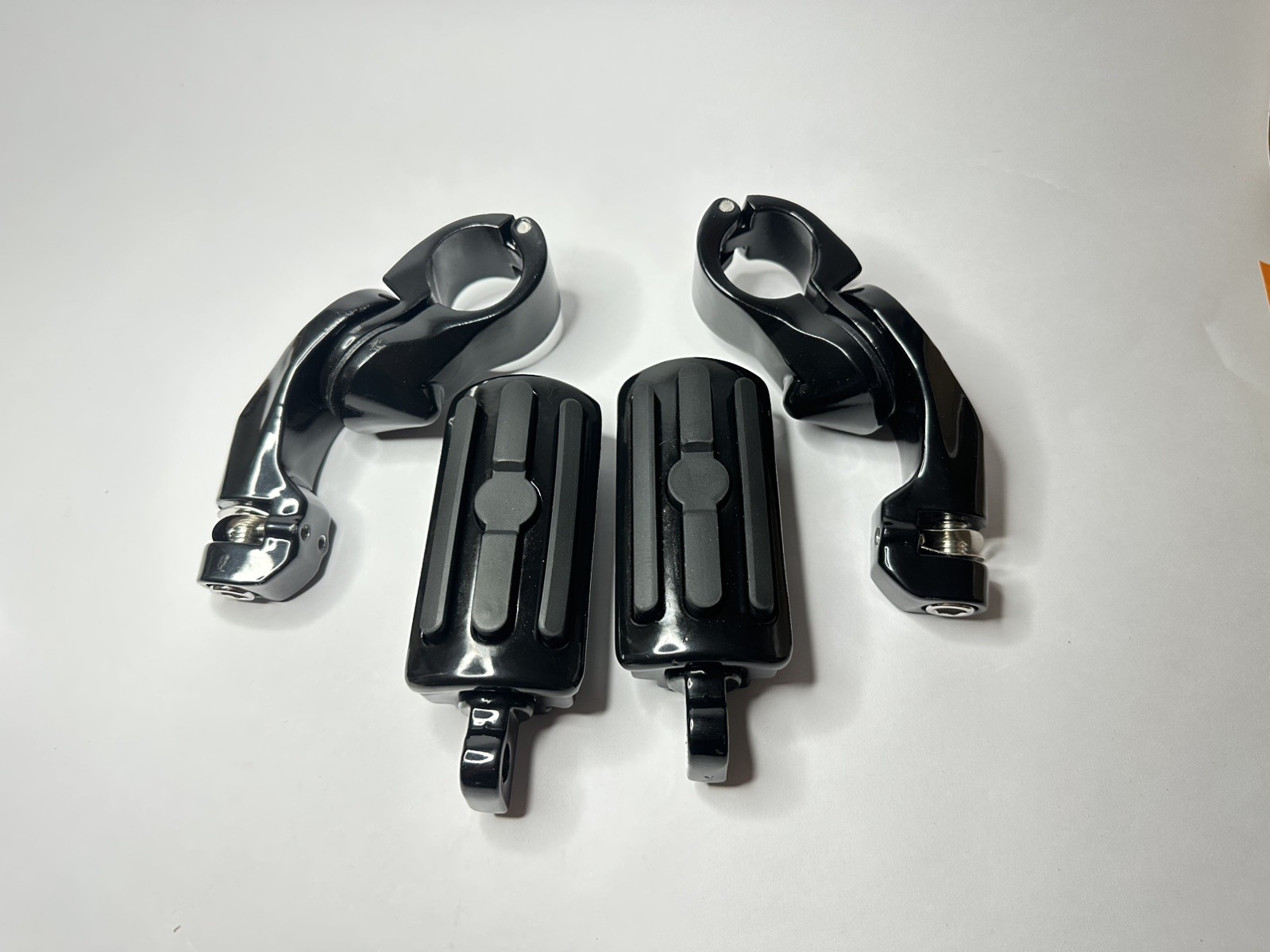 1 1/4″ ENGINE BAR HIGHWAY SHORT MOUNT FOOT PEGS PEDALS FIT for HARLEY-DAVIDSON