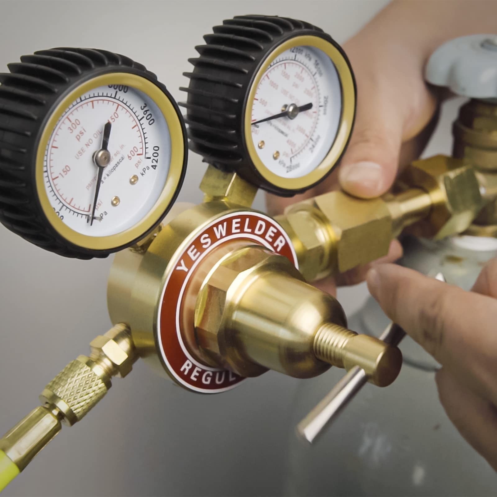 Nitrogen Regulator with Hose, 0-600 PSI Input, 0-4000 PSI Output, CGA580 Fitting