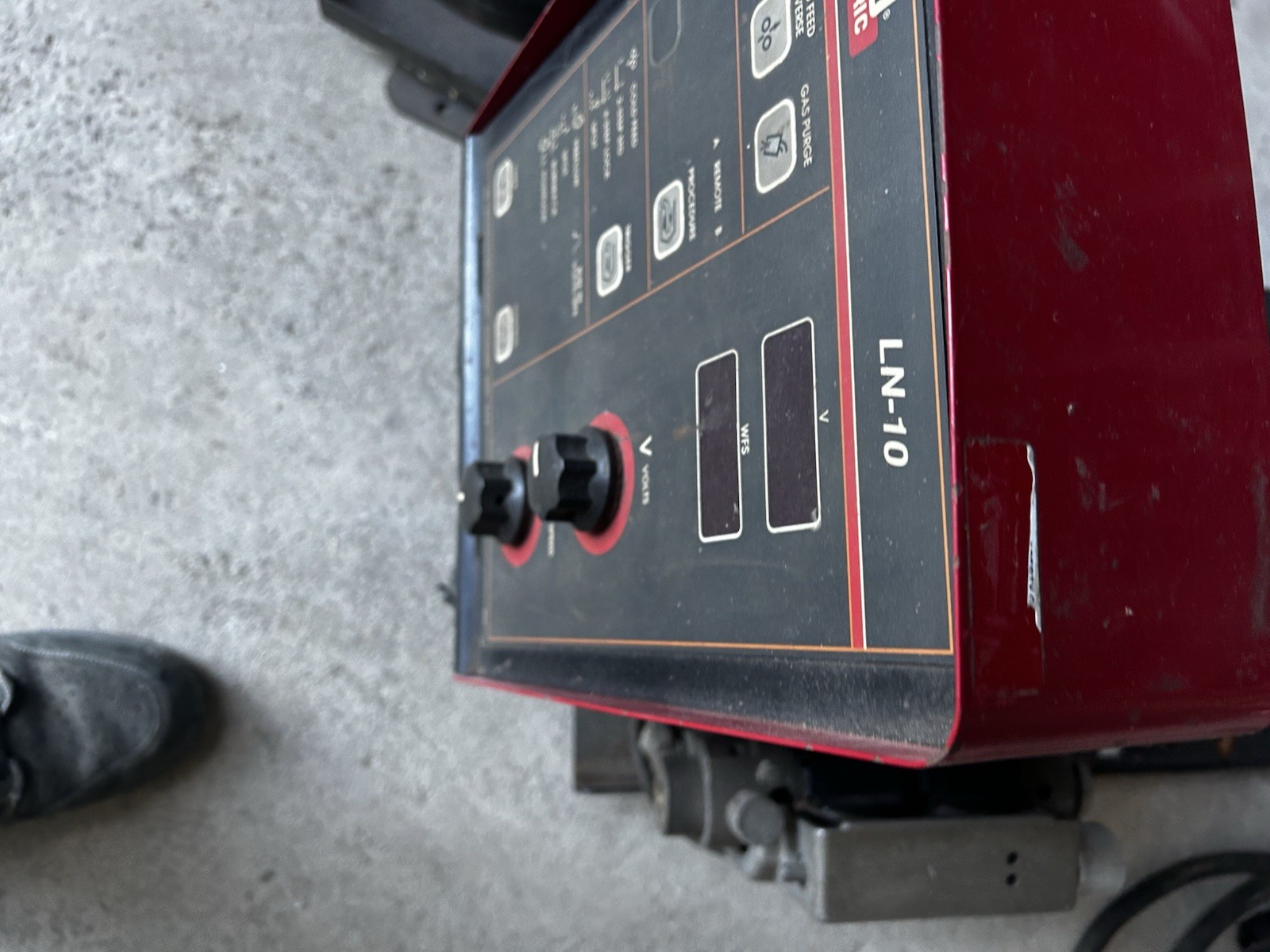 Lincoln Electric LN-10 Wire Feeder with Cable Control and Power Cable
