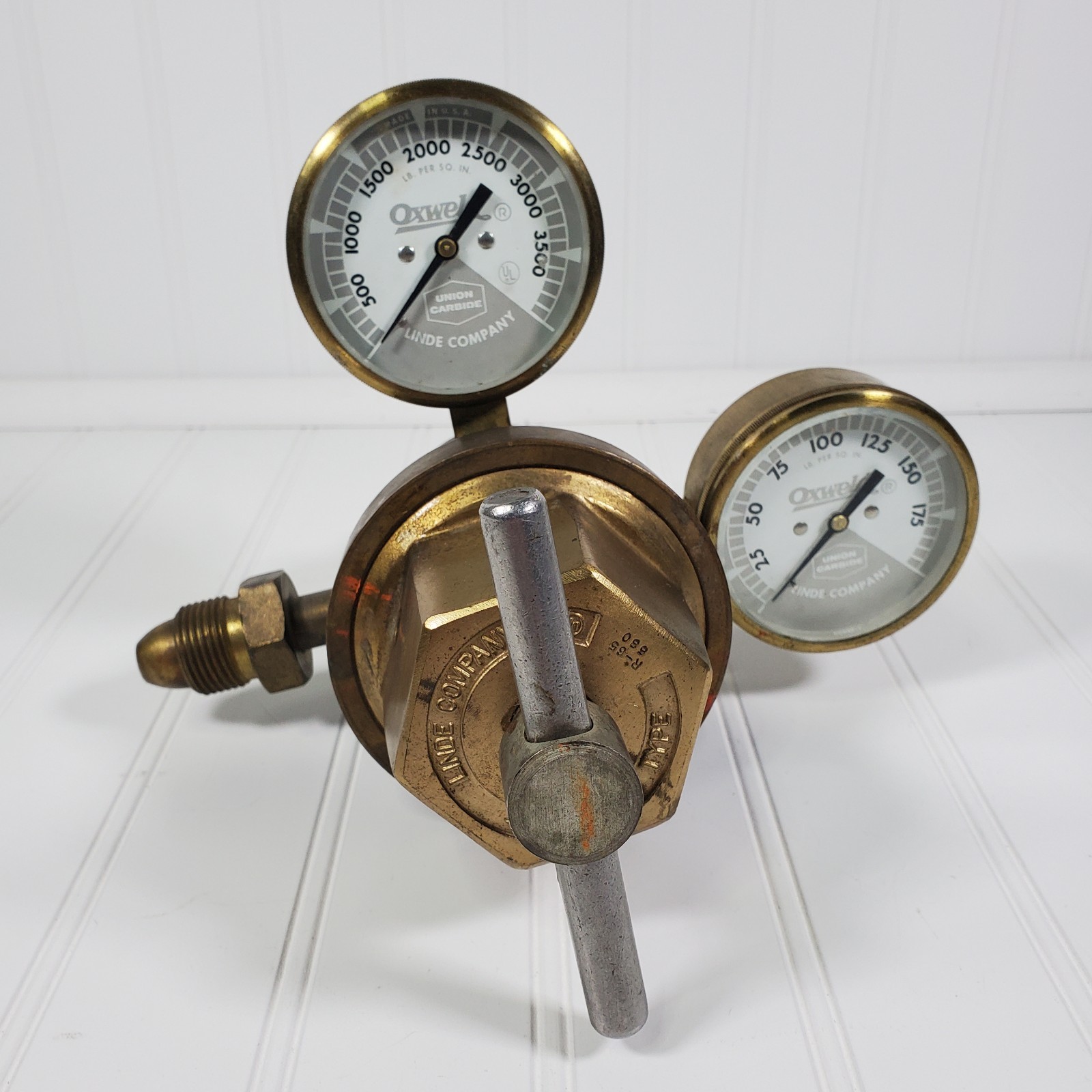 Vintage Oxweld Union Carbide R-65 580 Brass Single-Stage Gas Regulator