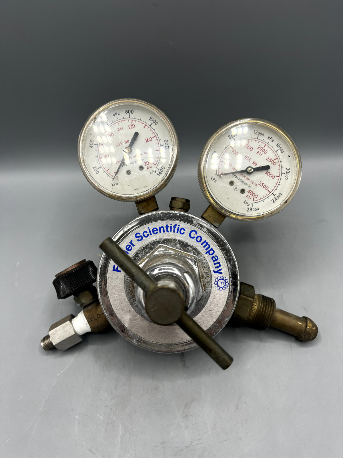 Fisher Scientific Regulator FS100 4000psi Inlet Pressure 0-100psi Out Valve USED