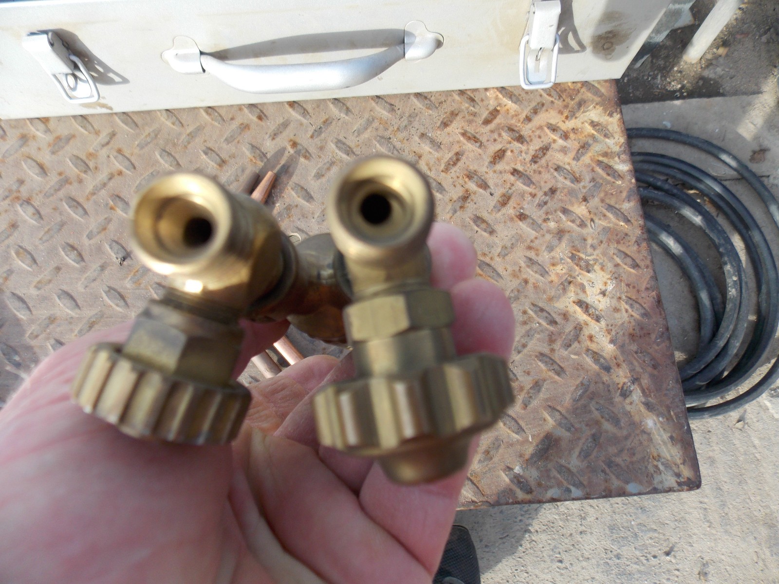 STOODY 900 TORCH BODY, with two STOODY 935 TIPS spray powder torch parts