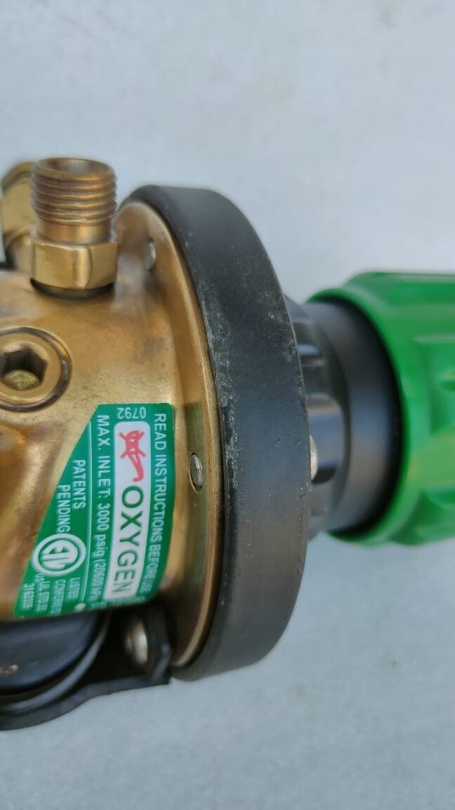 VICTOR ESS4-125-540 OXYGEN GAS REGULATOR