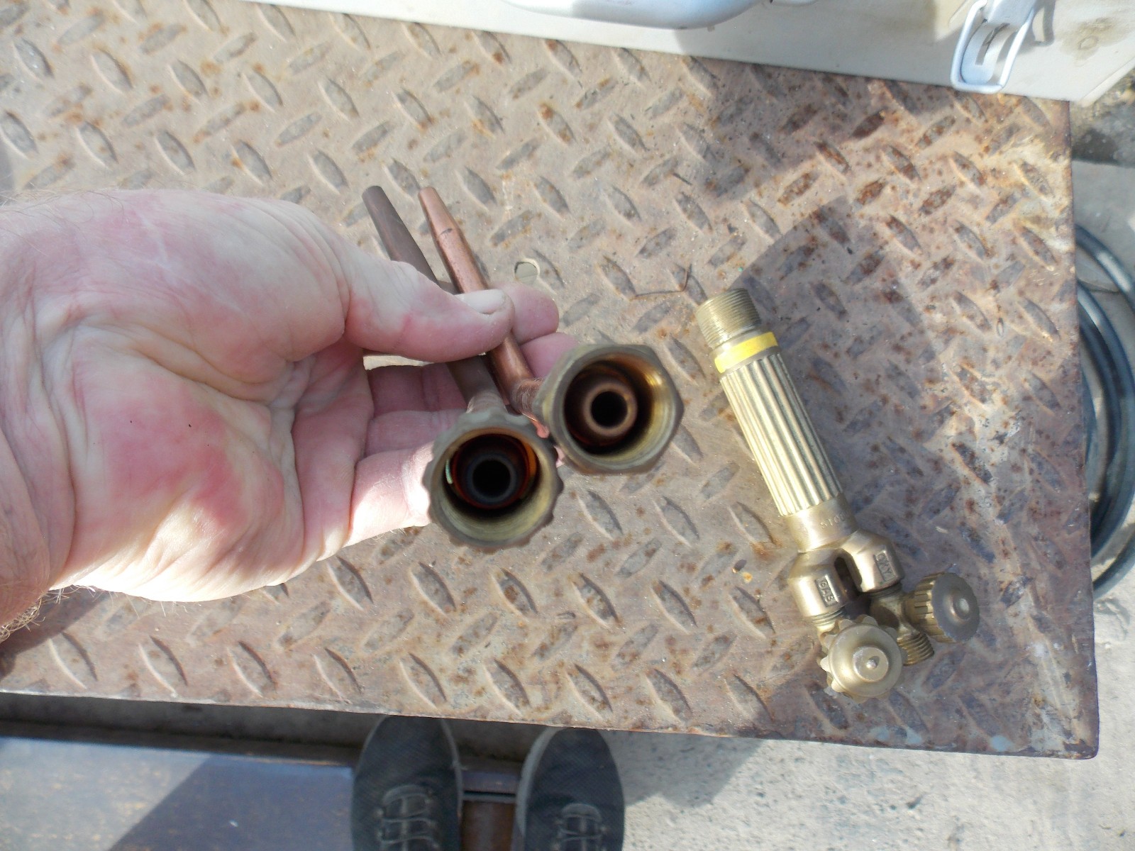 STOODY 900 TORCH BODY, with two STOODY 935 TIPS spray powder torch parts