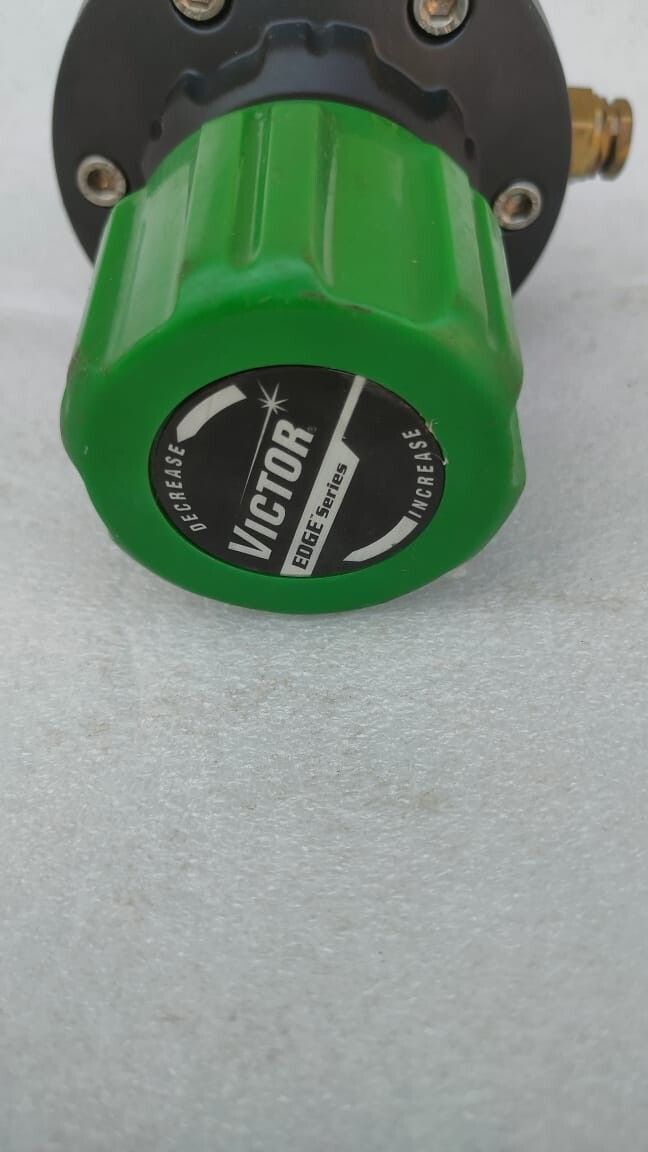VICTOR ESS4-125-540 OXYGEN GAS REGULATOR