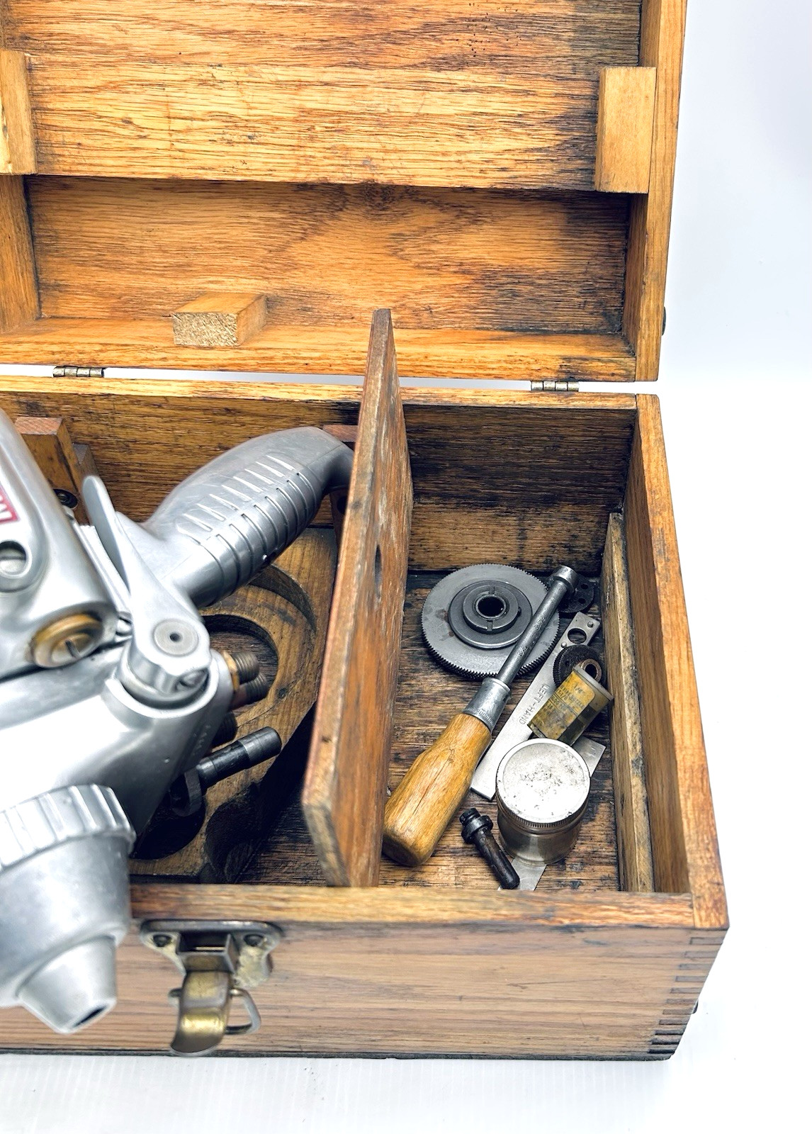 Metco THERMAL METALLIZING SPRAY DEVICE Type 4E w/ Case & Access. shown **GOOD**