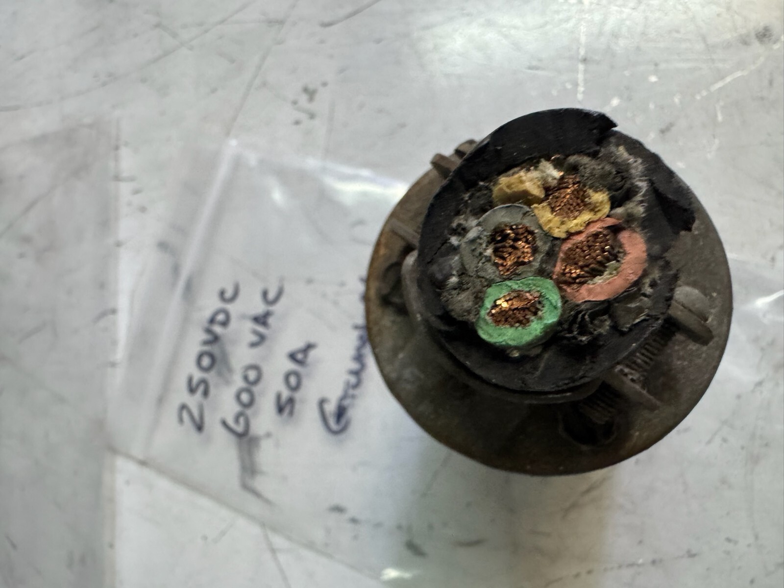 Hubbel 250V DC 600V AC 50A Grounded | Plugs
