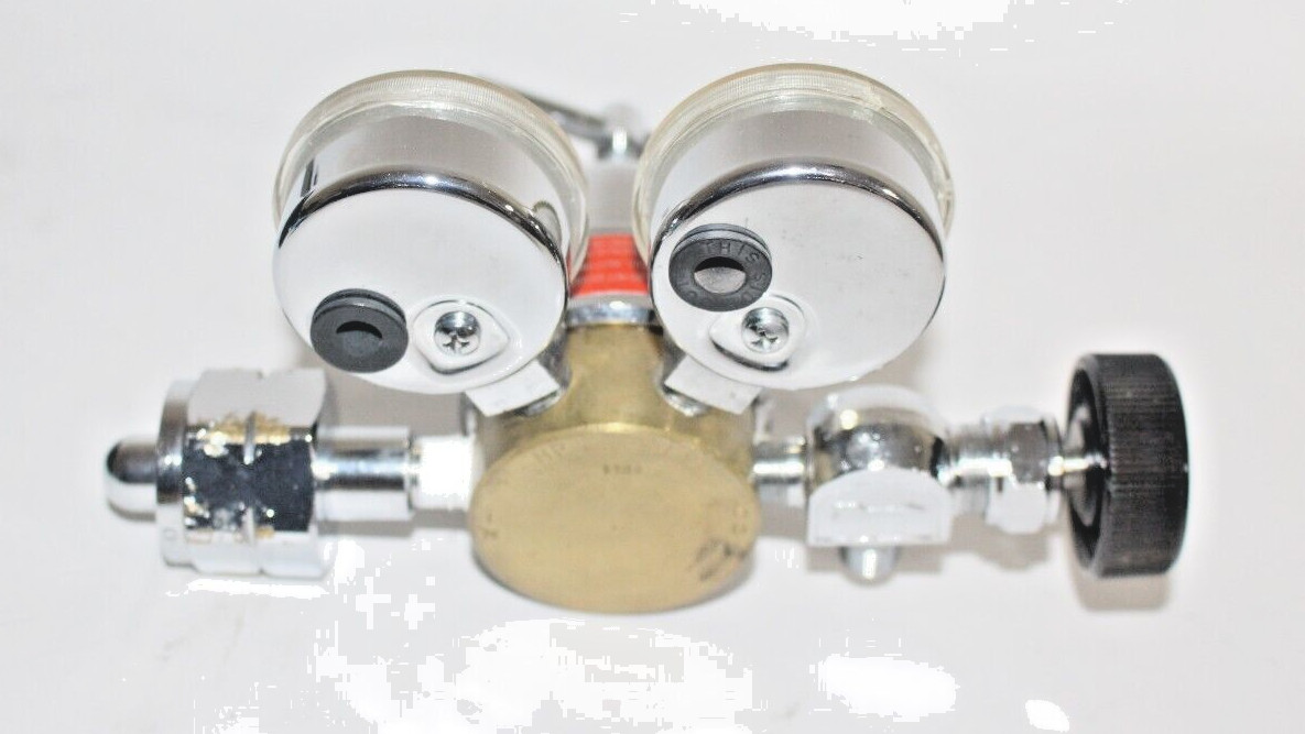 REDUCED for sale. MATHESON gas regulator 3322 0-100psi 0-30 PSI