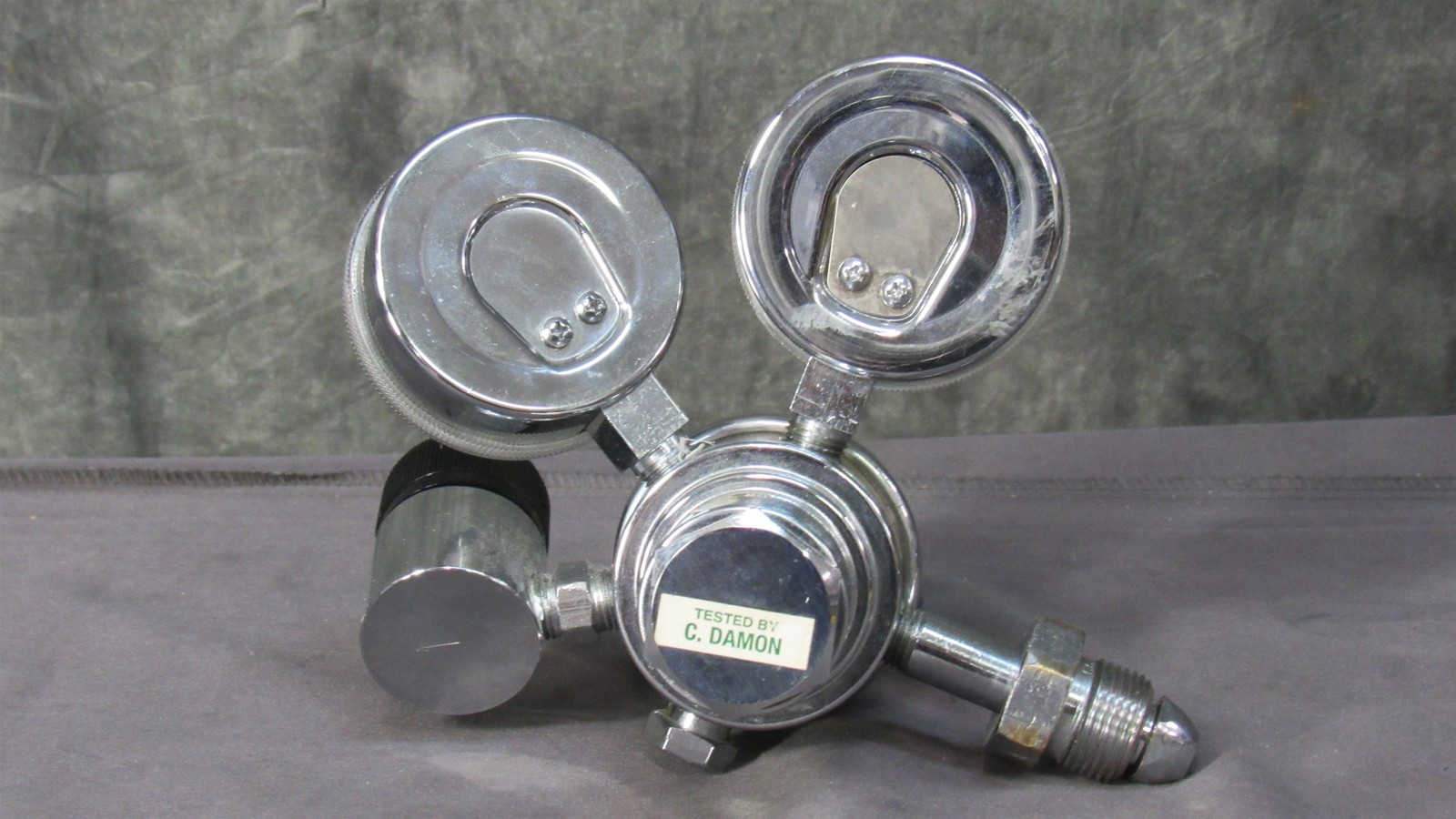 Oxweld R-77-75-580 AR/HE Dual Stage Inert Gas Regulator (CGA 580)