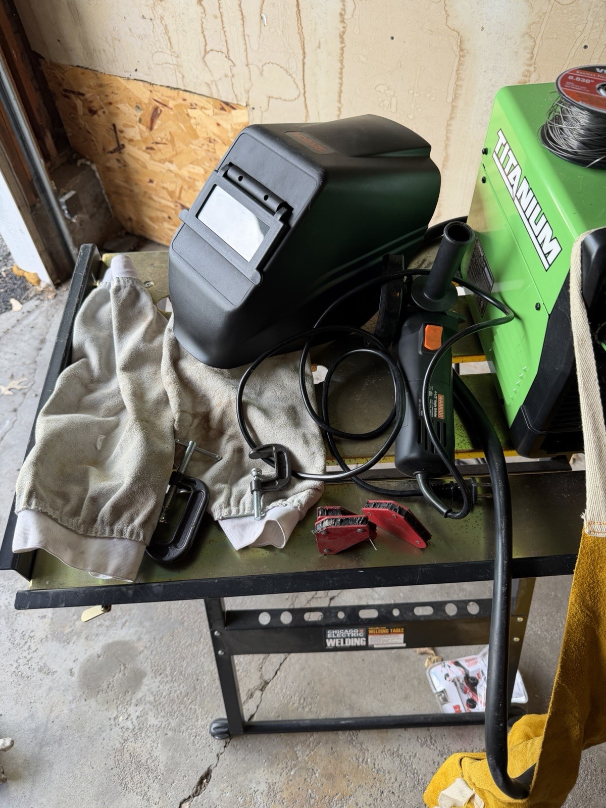 TITANIUM EASY-FLUX 125 Flux Core Welder 120V Gasless Semi-Automatic Feed