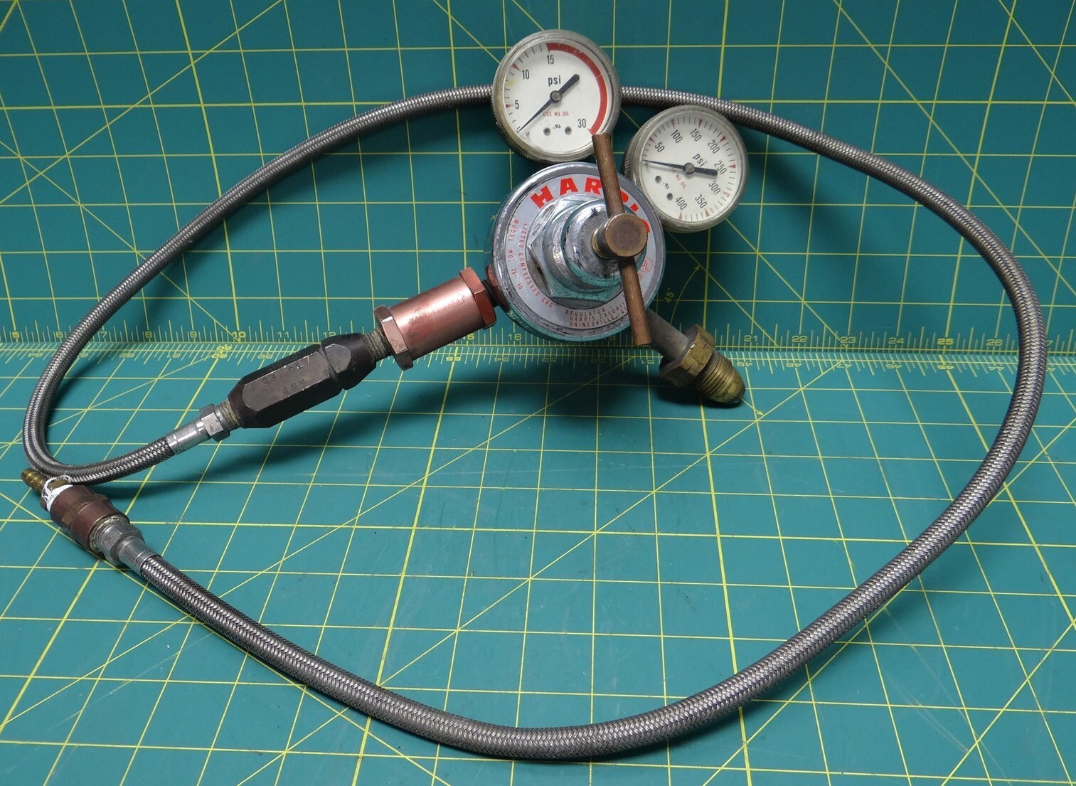 Harris 25-15 Compressed Gas Regulator With Two Gauges and 4 Foot Long Hose