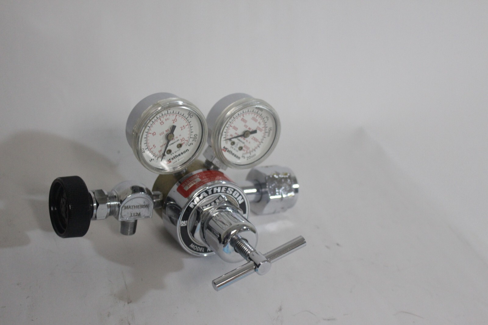 REDUCED for sale. MATHESON gas regulator 3322 0-100psi 0-30 PSI