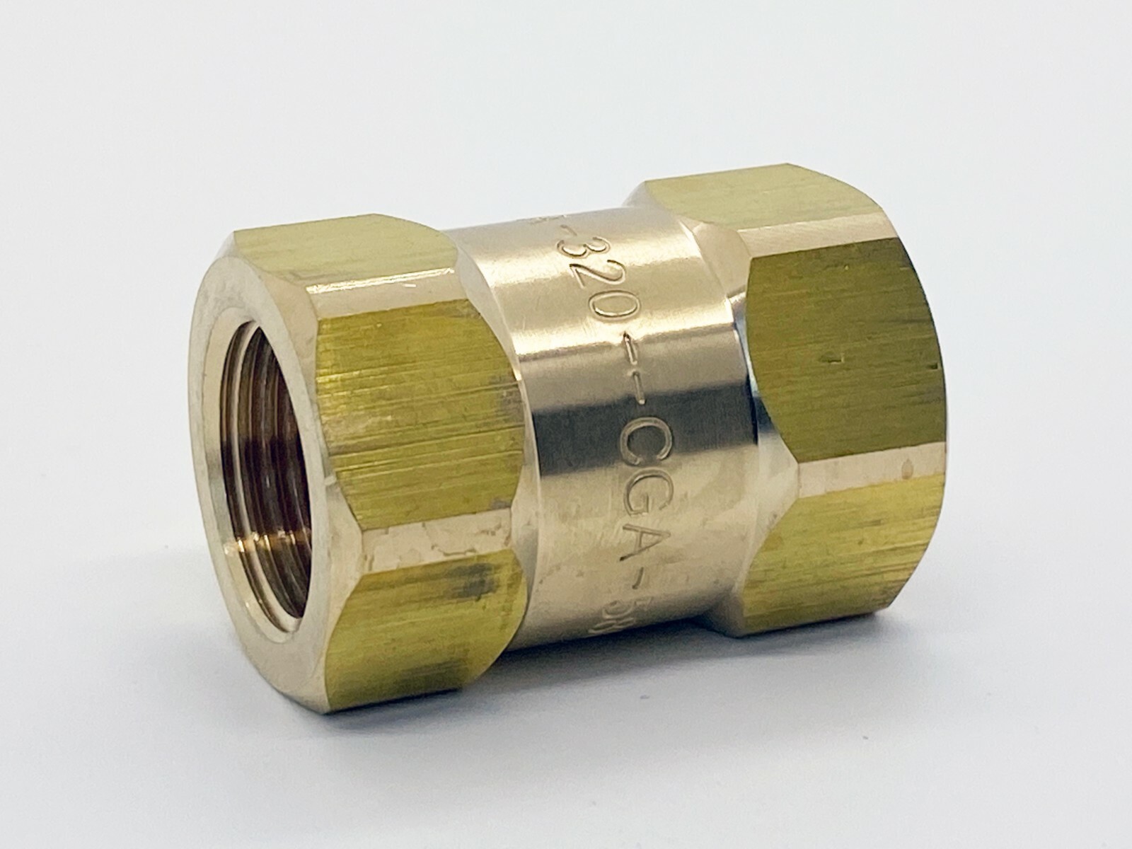 ADAPTOR CGA320 TO CGA580 – CO2 CYLINDER TANK to ARGON NITROGEN REGULATOR