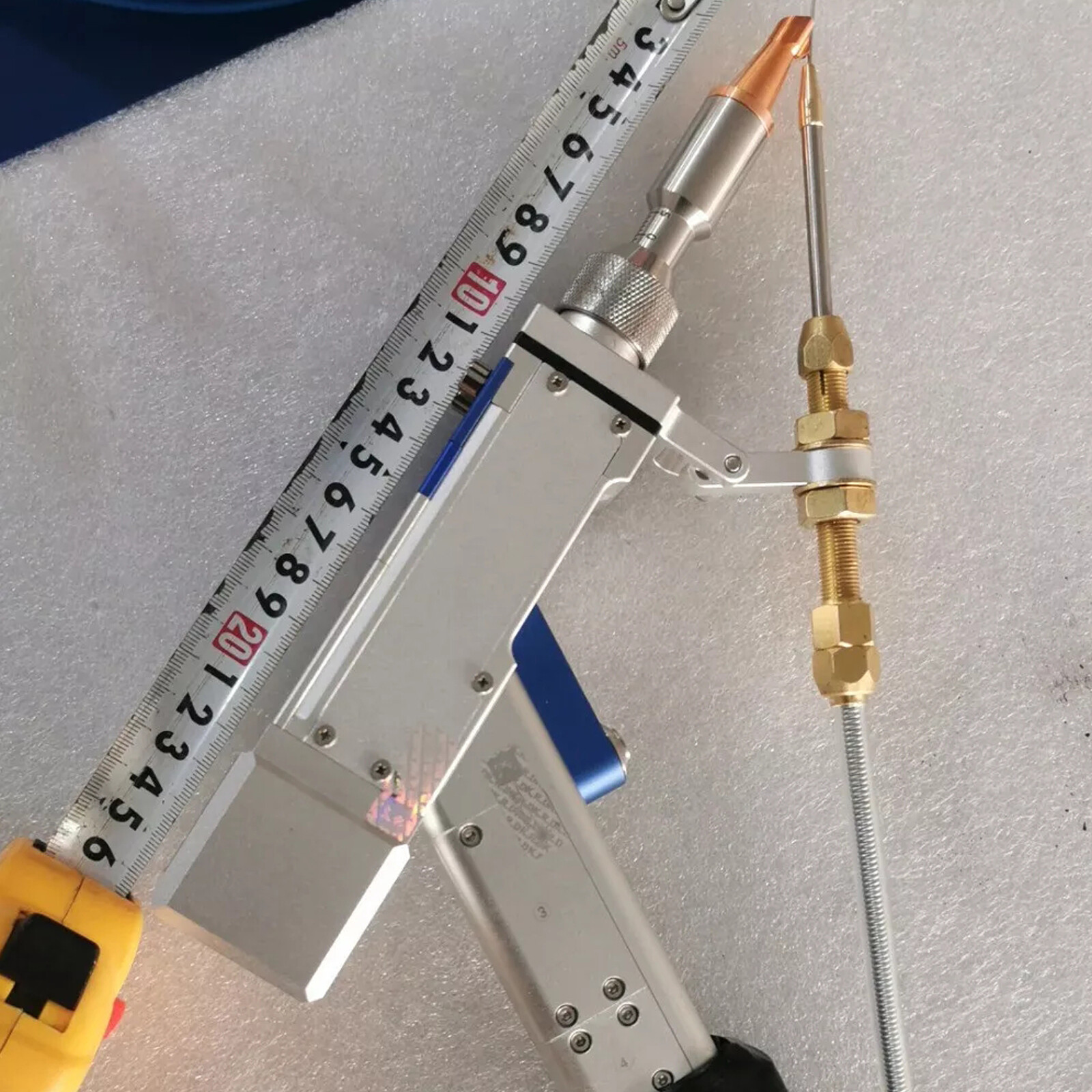 Handheld Metal Stainless Steel Aluminum laser welding gun head with Wire FeedePt