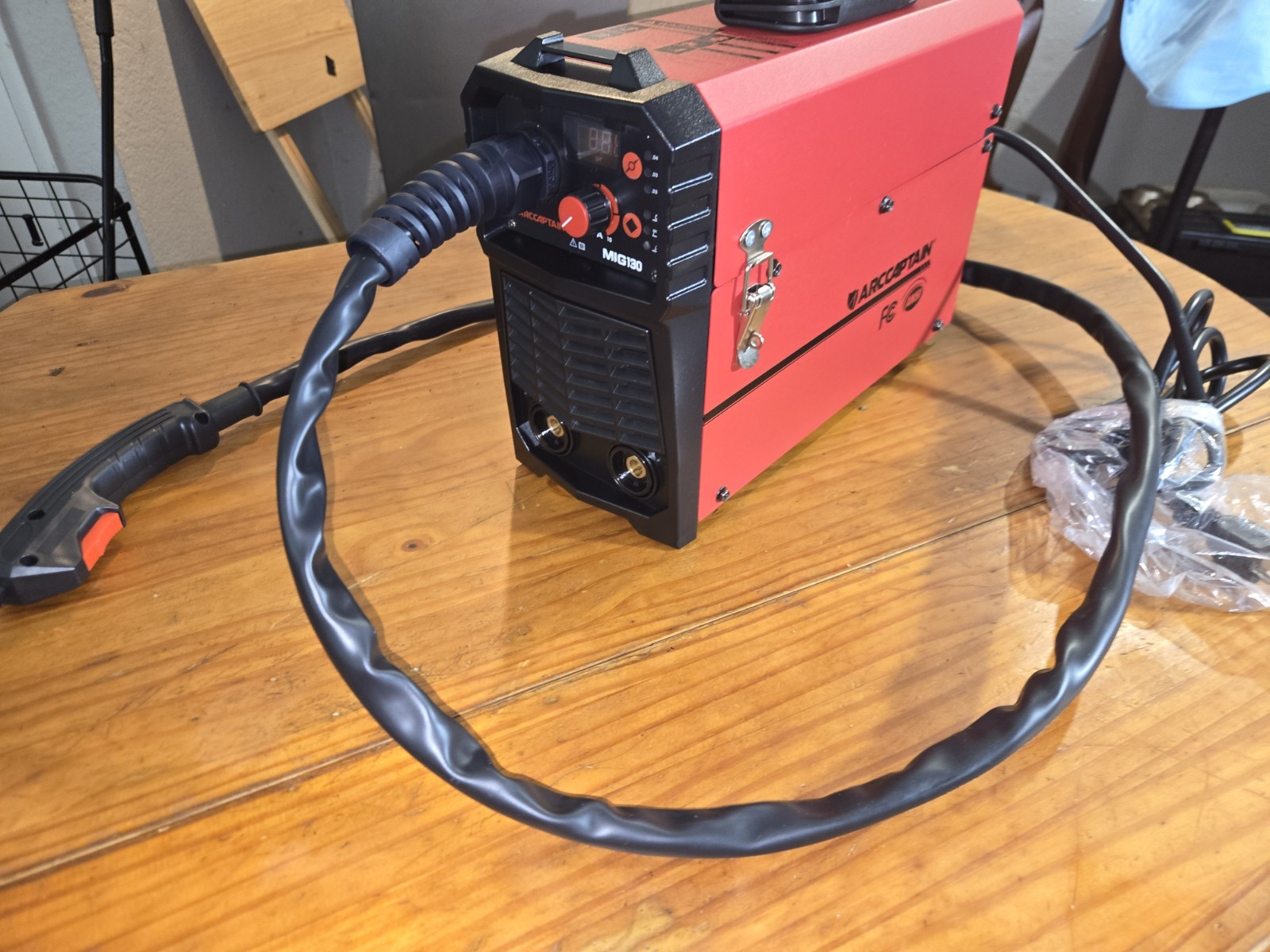 ARCCAPTAIN 130 AMP 3 IN ONE FLUX CORE WELDER W/All ACC OPEN BOX NEW. USA SELLER