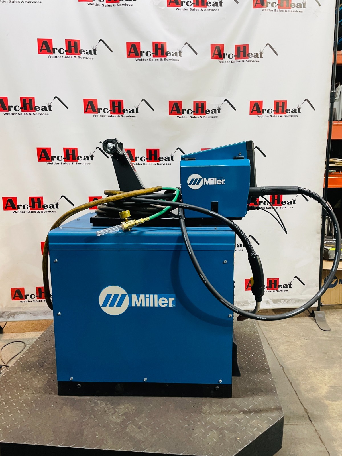 Miller Deltaweld 302 & NEW Miller 20 Series Feeder