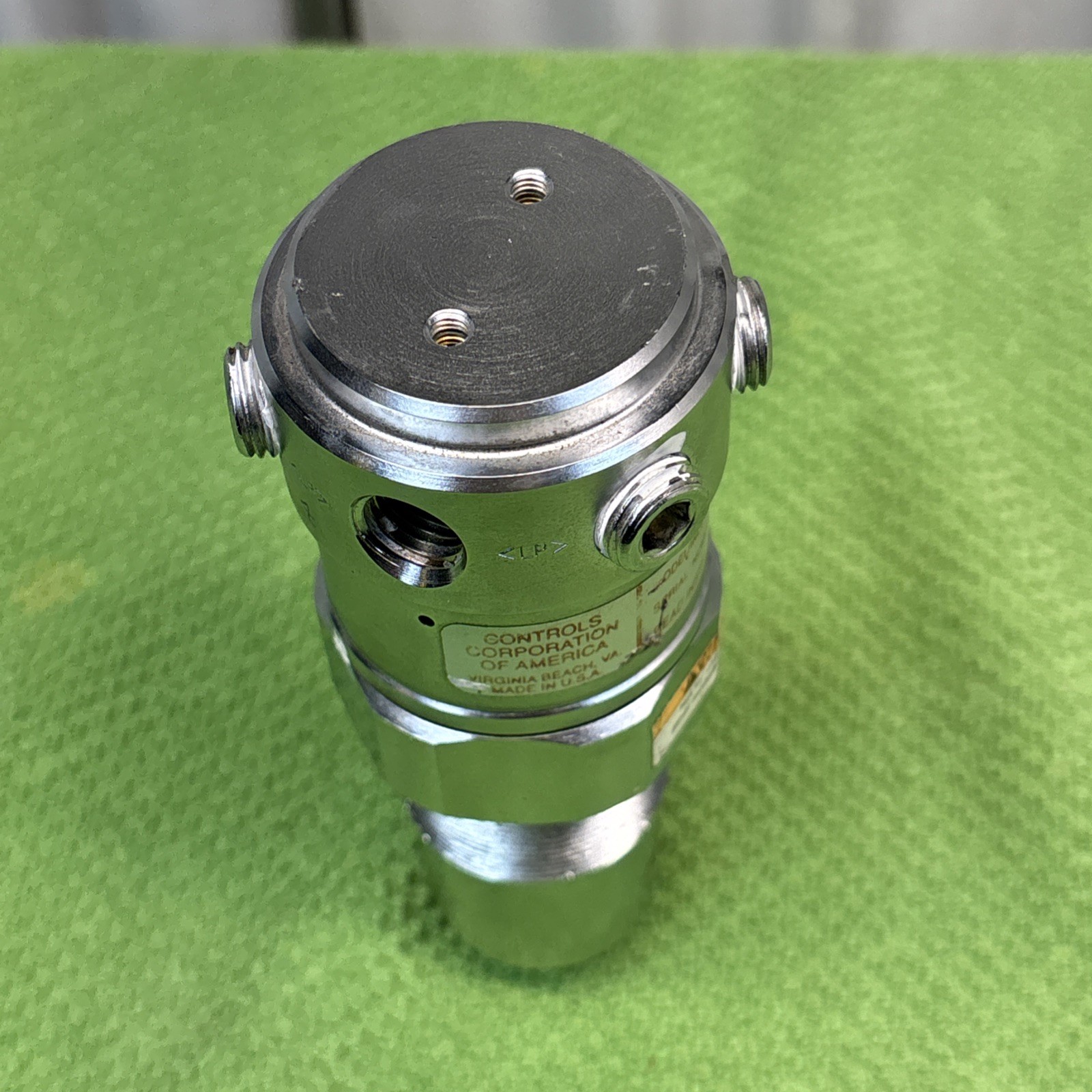 Concoa Controls Corp Model 4924000-01-0XB Regulator, 6000 PSIG, 6 Port, SS