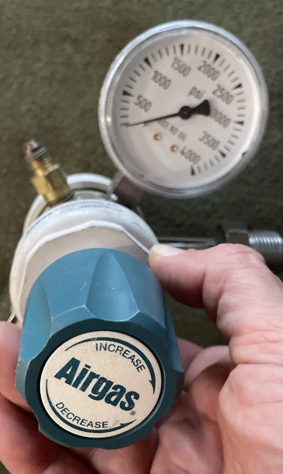 Airgas Regulator Y12215D580-AG Two Stage Brass 0-100PSI Missing 1 Gauge